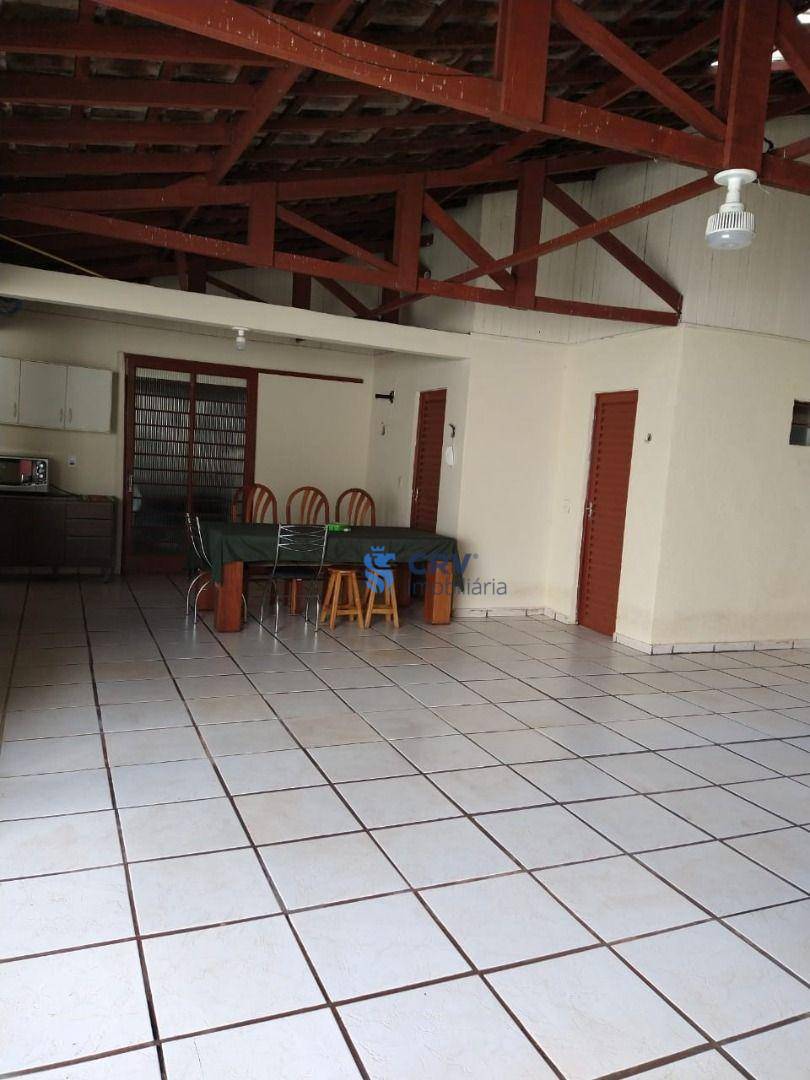 Casa à venda com 5 quartos, 200m² - Foto 13