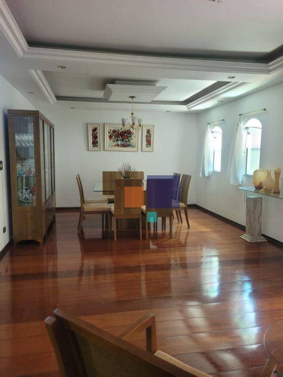 Casa à venda com 3 quartos, 282m² - Foto 1