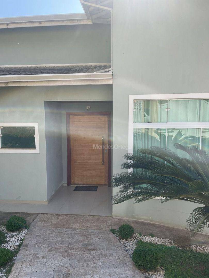 Casa à venda com 3 quartos, 1600m² - Foto 1
