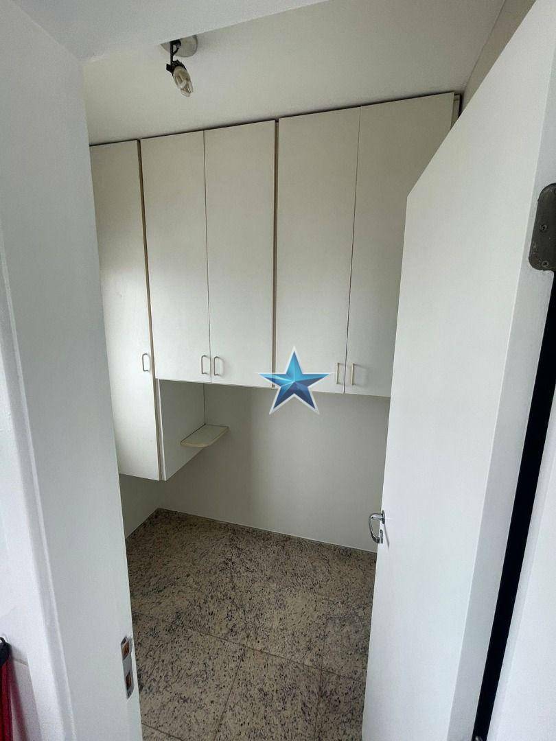 Apartamento para alugar com 3 quartos, 130m² - Foto 19