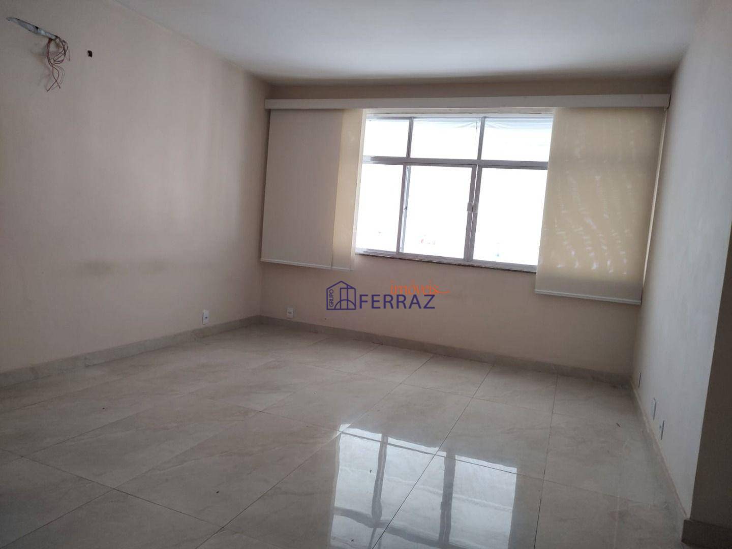 Apartamento à venda com 3 quartos, 140m² - Foto 2