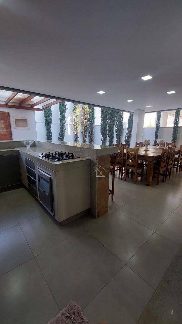 Casa de Condomínio para alugar com 3 quartos, 270m² - Foto 5