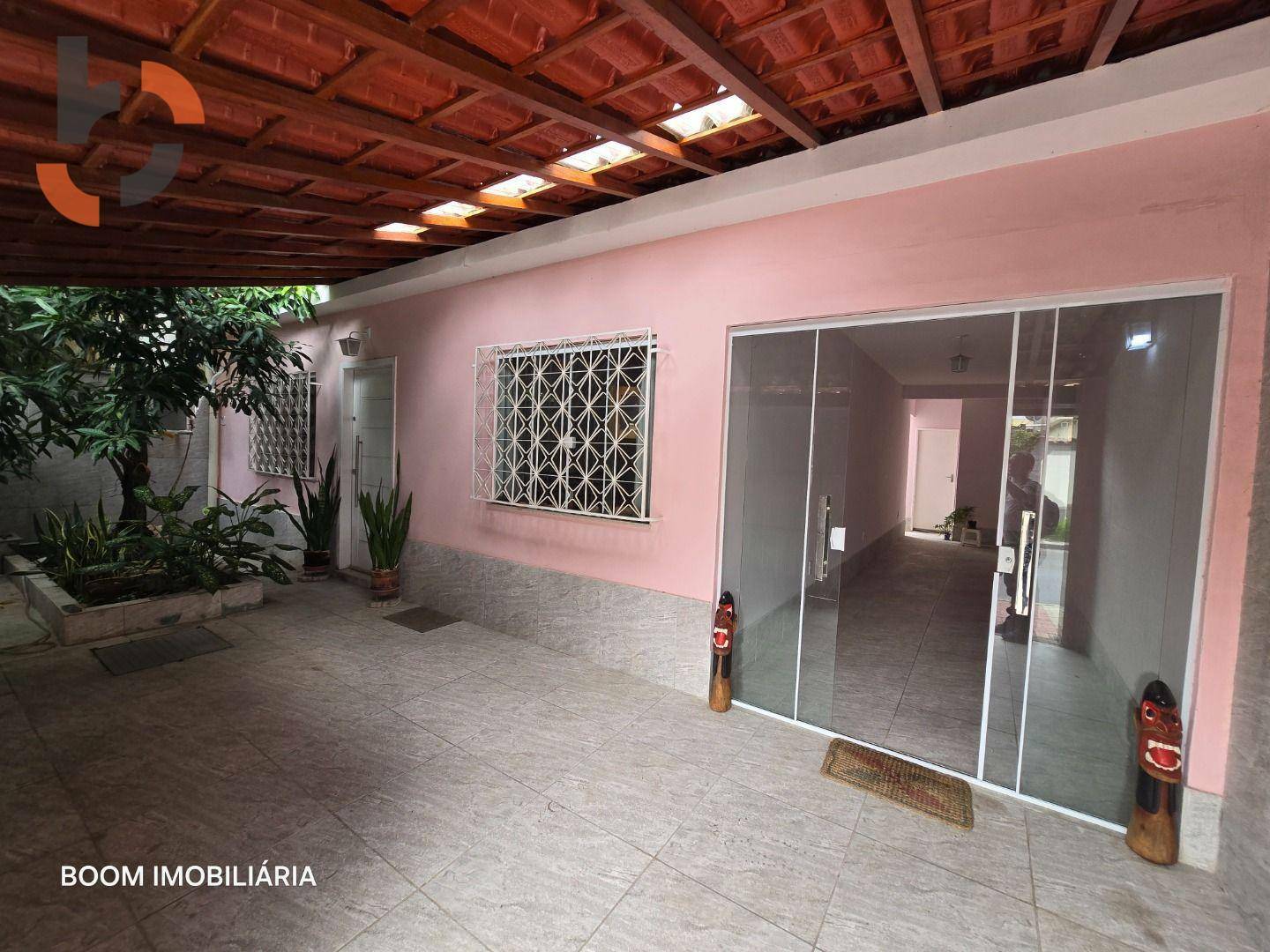 Casa à venda com 2 quartos, 200m² - Foto 1