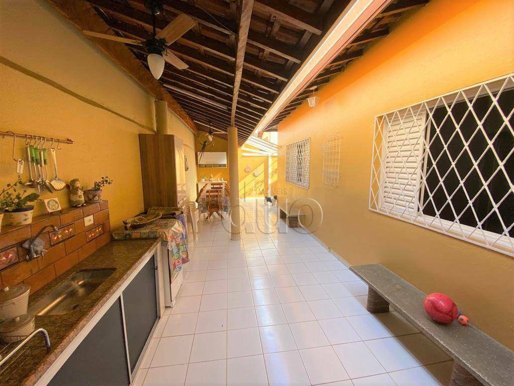 Casa à venda com 3 quartos, 214m² - Foto 2