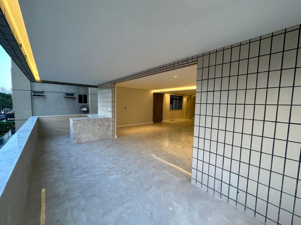 Apartamento à venda com 3 quartos, 216m² - Foto 5