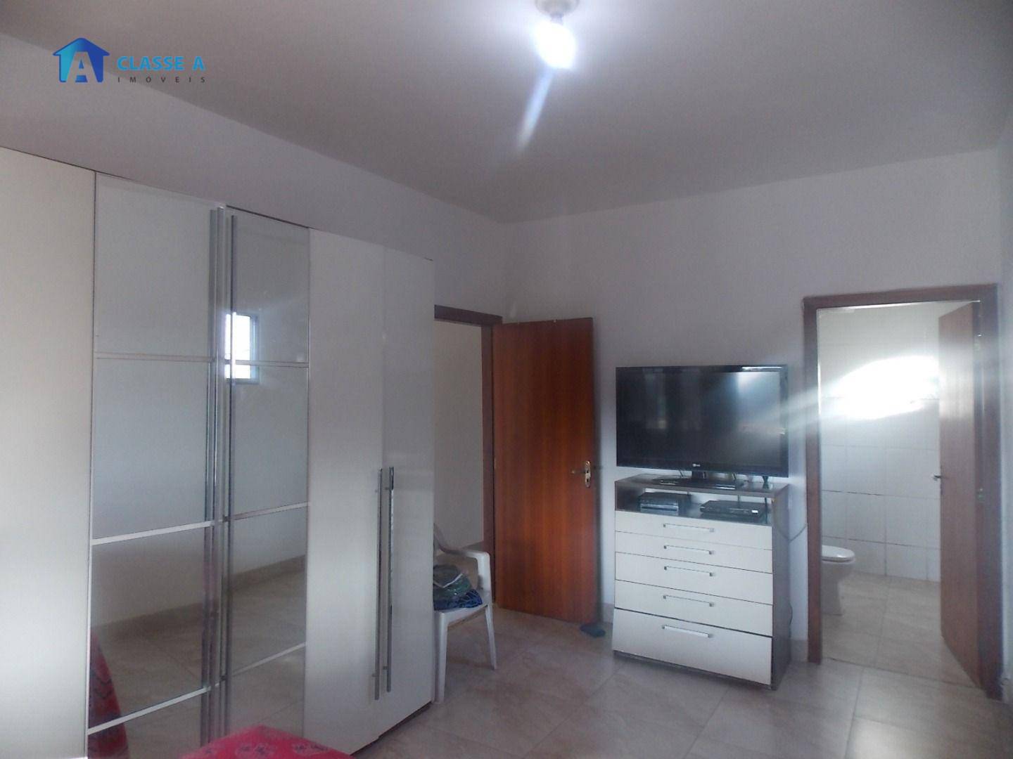 Casa à venda com 4 quartos, 228m² - Foto 10