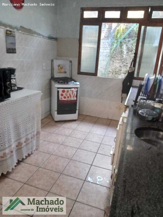 Casa à venda com 3 quartos, 240m² - Foto 1