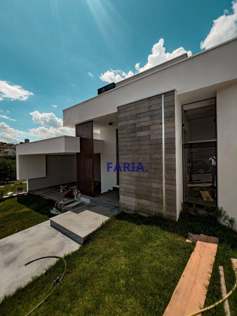 Casa à venda com 3 quartos, 164m² - Foto 1