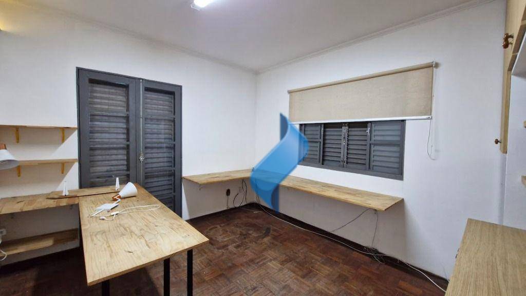 Casa para alugar com 4 quartos, 250m² - Foto 39