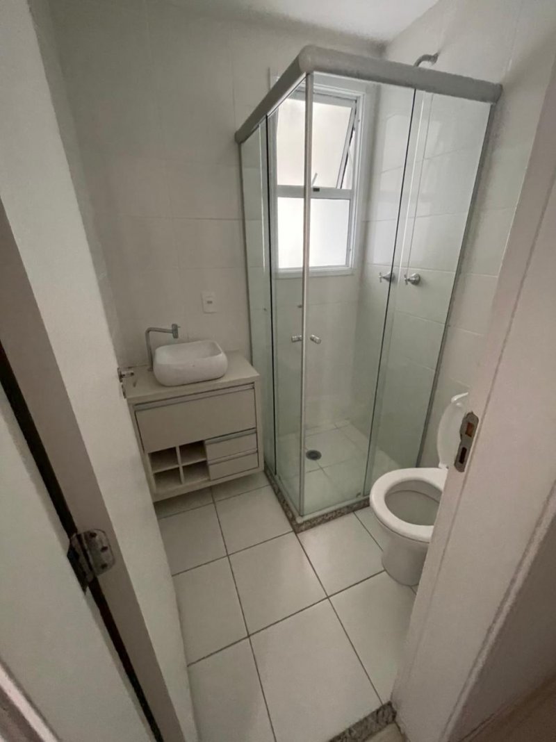 Apartamento à venda com 3 quartos, 65m² - Foto 2