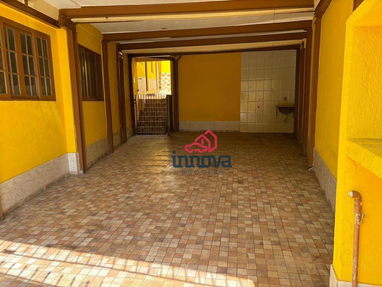 Casa à venda com 5 quartos, 220m² - Foto 2