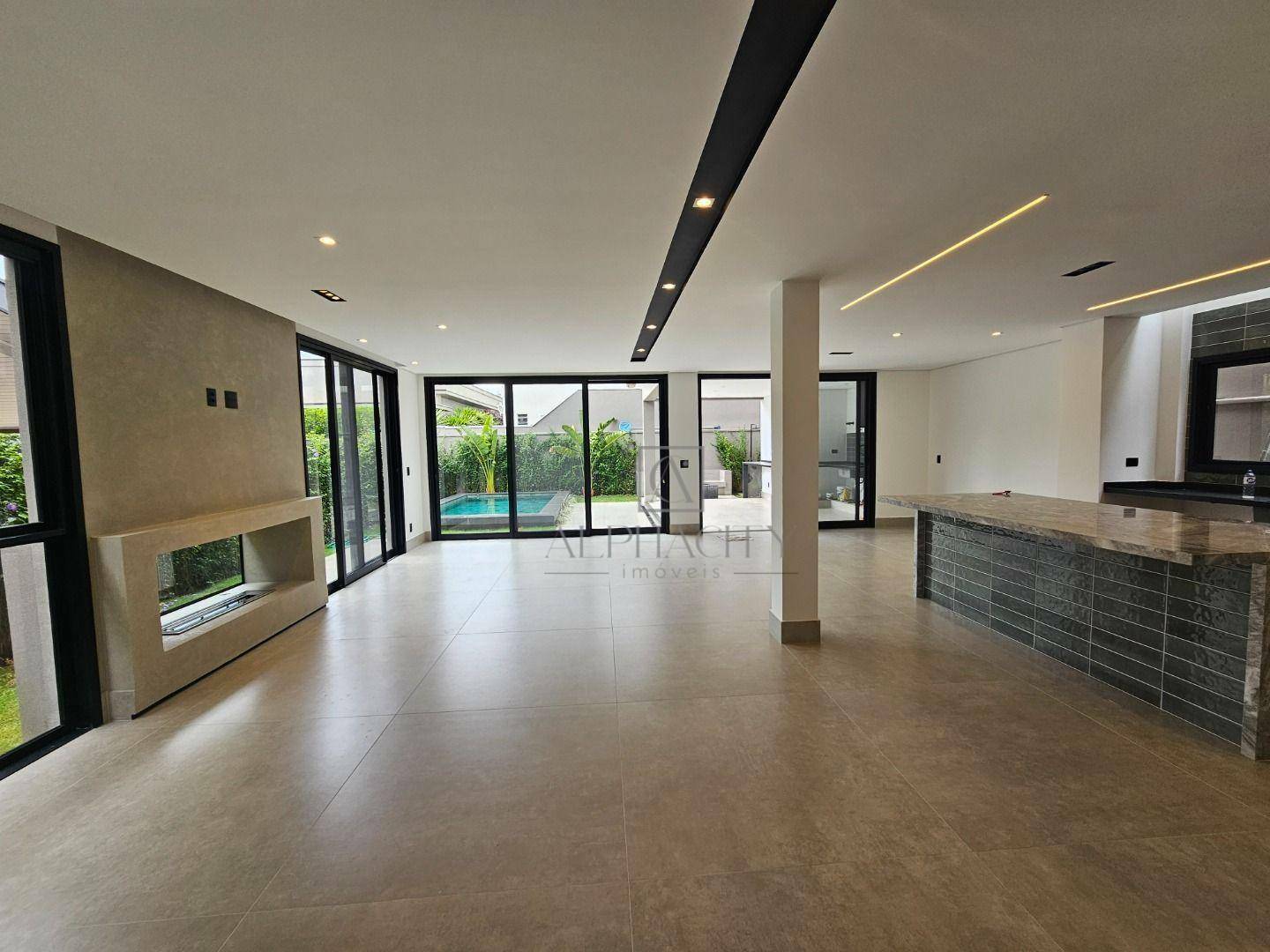 Casa de Condomínio à venda com 4 quartos, 345m² - Foto 1