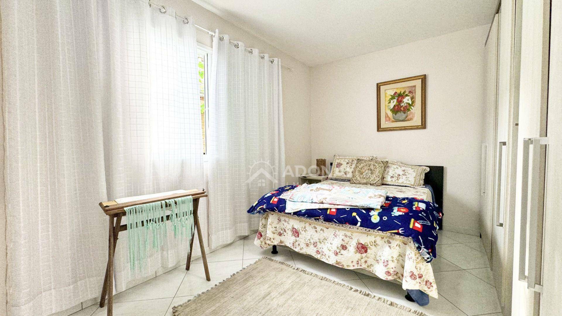 Casa à venda com 6 quartos, 300m² - Foto 17