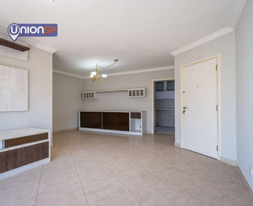 Apartamento à venda com 3 quartos, 104m² - Foto 2