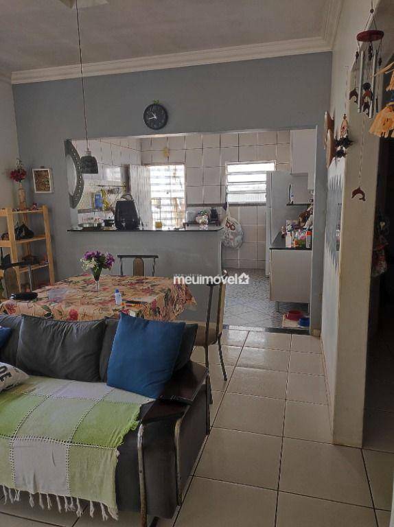 Casa à venda com 3 quartos, 98m² - Foto 3