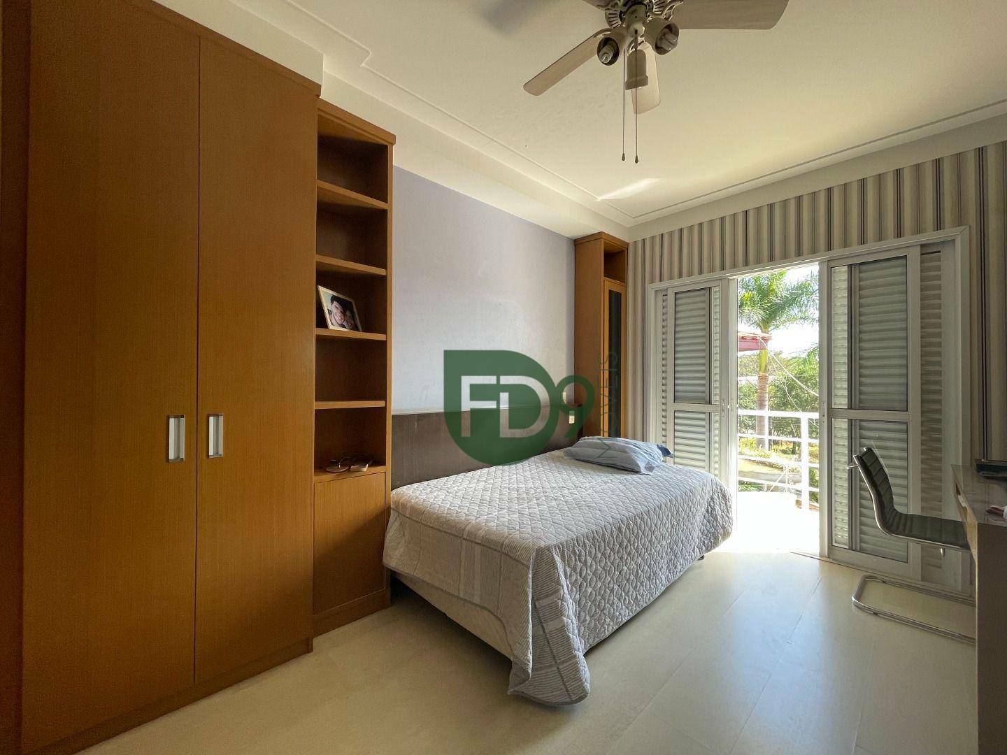 Casa à venda com 4 quartos, 358m² - Foto 12