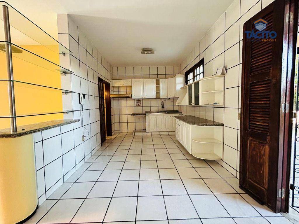 Casa à venda com 5 quartos, 284m² - Foto 12