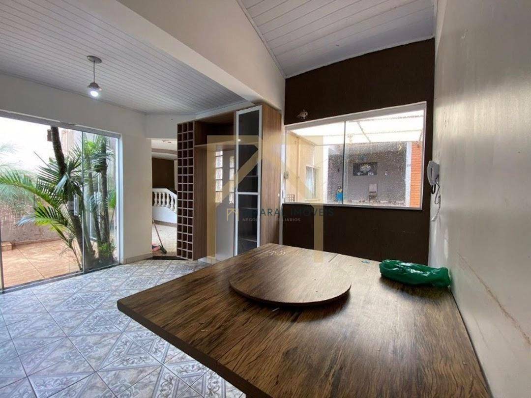 Casa à venda com 4 quartos, 240m² - Foto 7