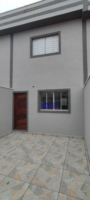 Sobrado à venda com 2 quartos, 60m² - Foto 2