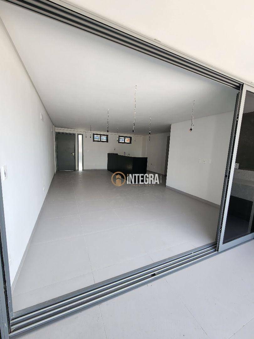 Apartamento à venda com 3 quartos, 114m² - Foto 2