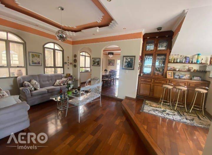 Casa à venda com 4 quartos, 250m² - Foto 5