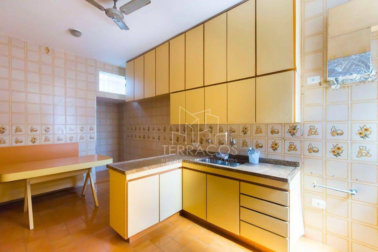 Casa à venda com 3 quartos, 300m² - Foto 1