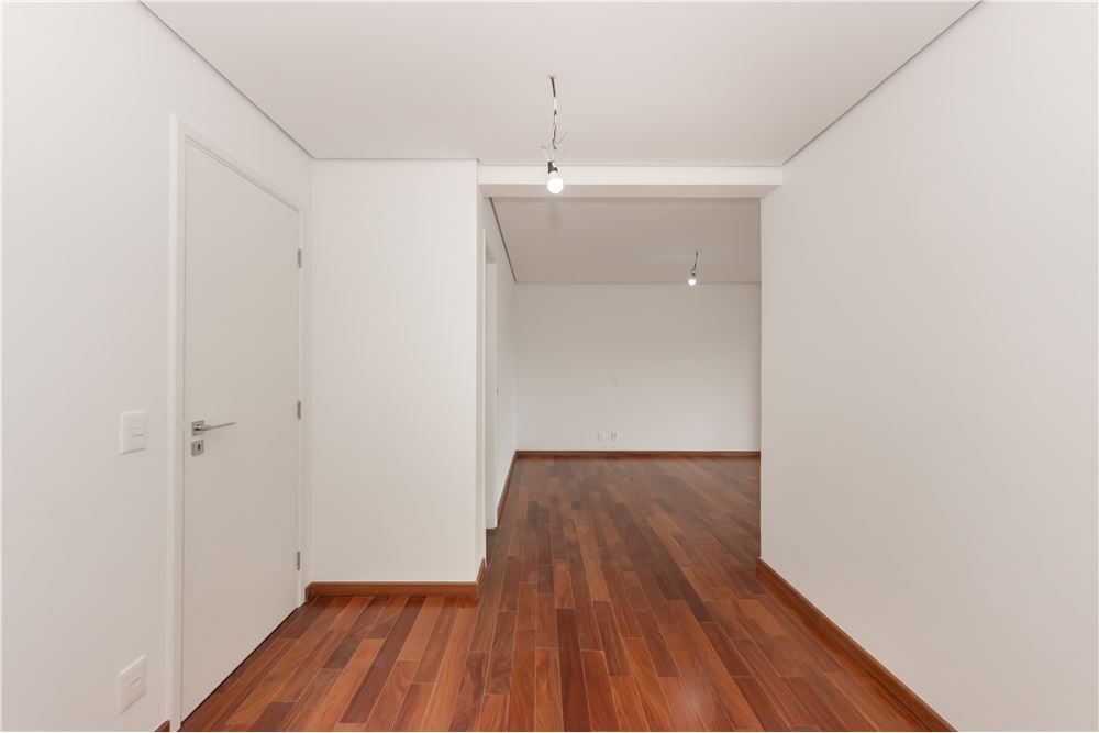 Apartamento à venda com 3 quartos, 207m² - Foto 13