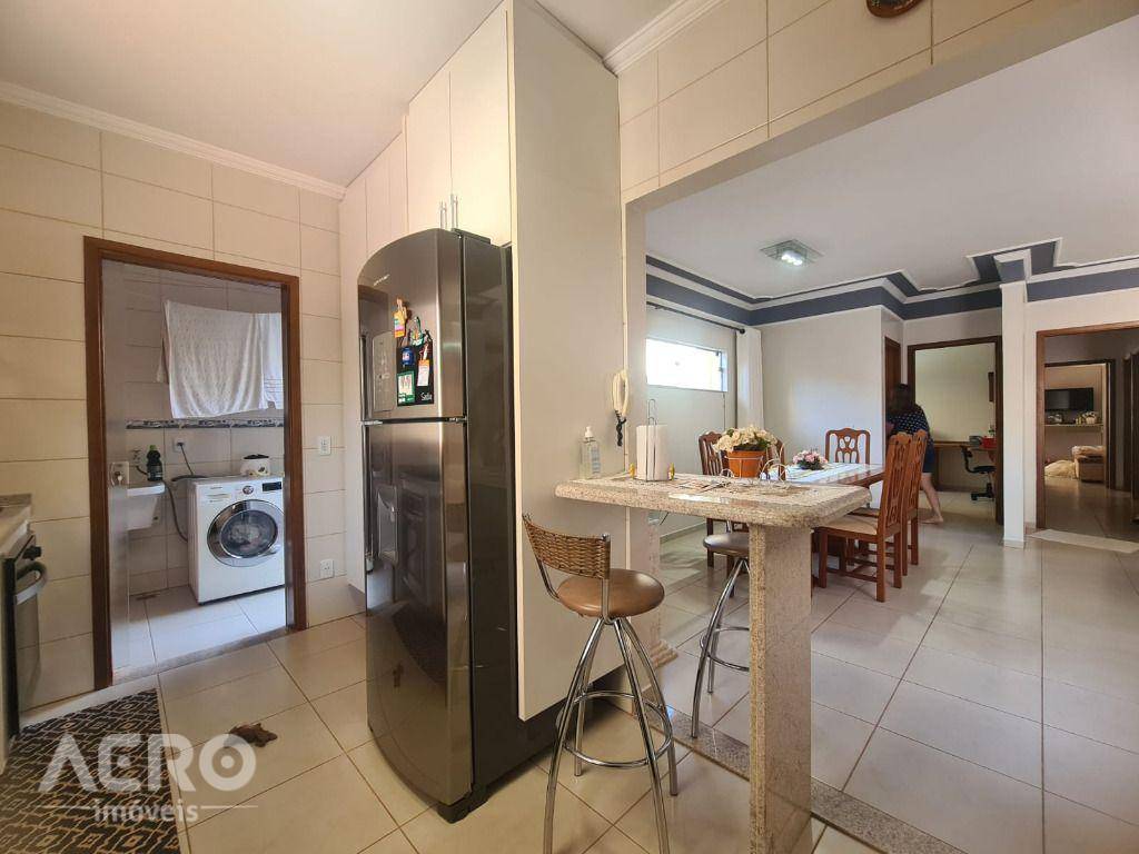 Casa à venda com 3 quartos, 310m² - Foto 23