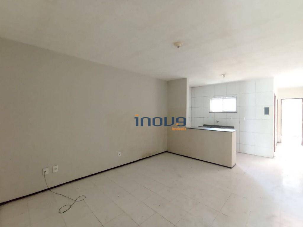 Casa para alugar com 2 quartos, 60m² - Foto 1