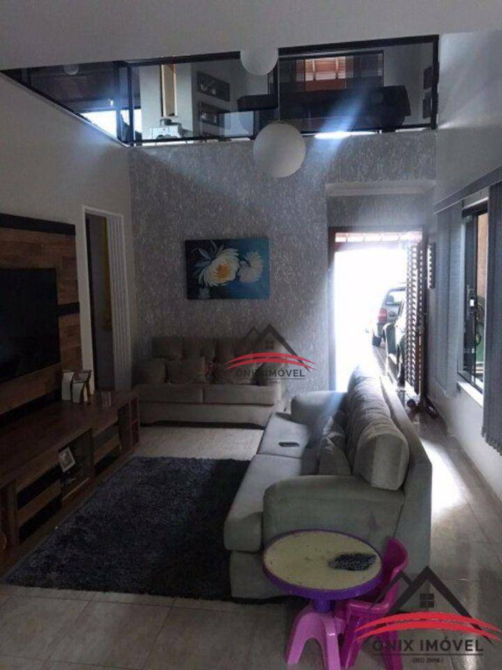 Casa à venda com 3 quartos, 250m² - Foto 2