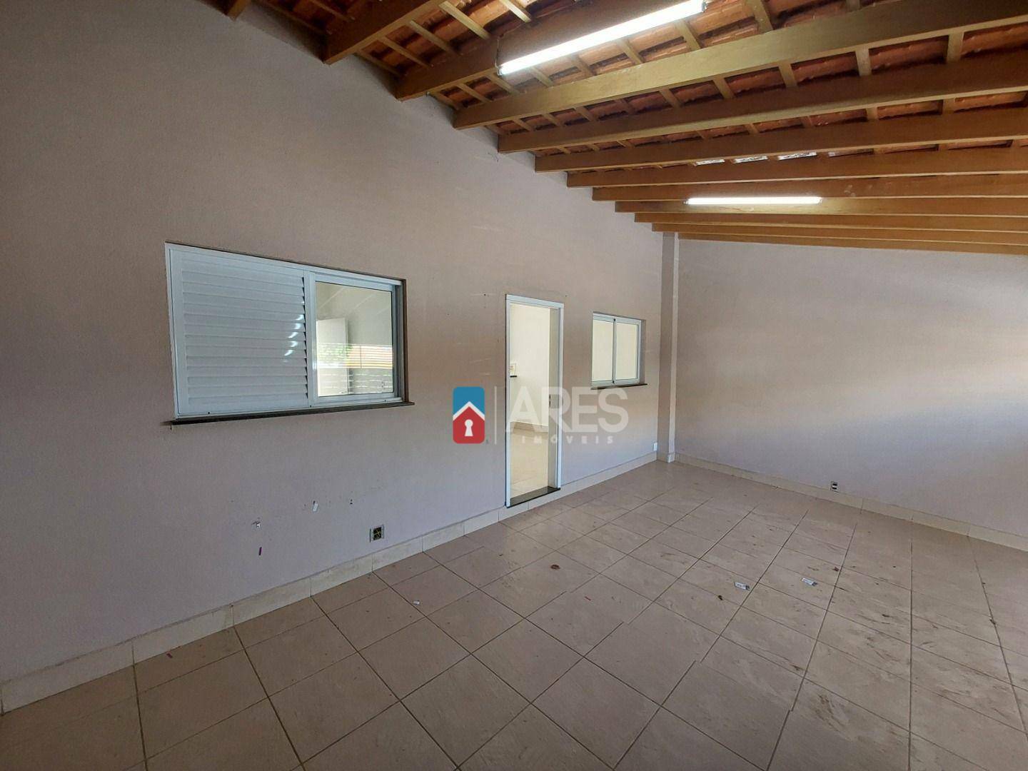 Casa para alugar com 3 quartos, 153m² - Foto 2