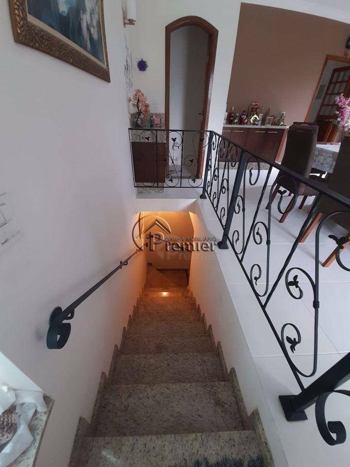 Casa à venda com 3 quartos, 219m² - Foto 11