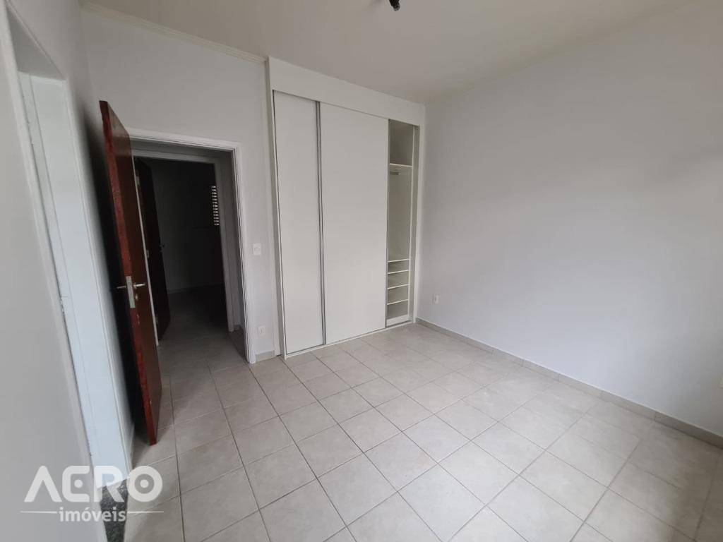 Casa à venda com 4 quartos, 200m² - Foto 10