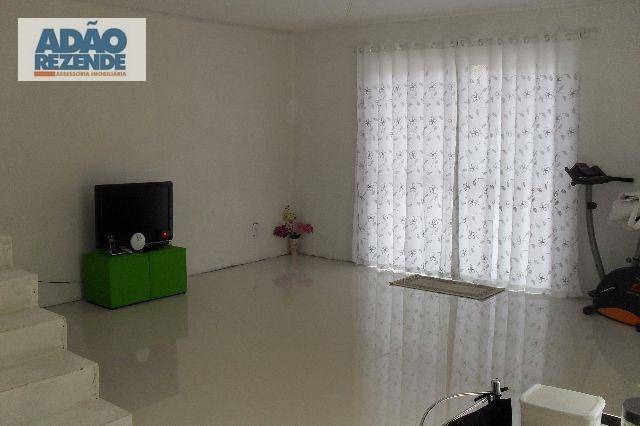 Casa de Condomínio à venda com 3 quartos, 250m² - Foto 2