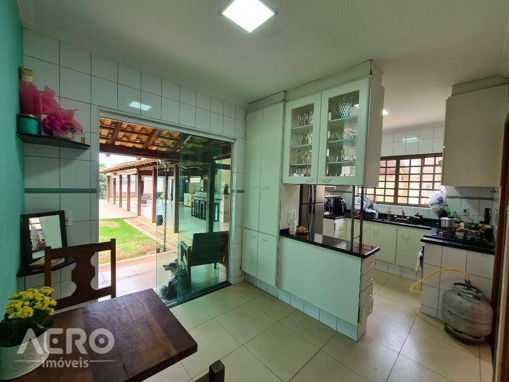 Casa de Condomínio à venda com 4 quartos, 600m² - Foto 24