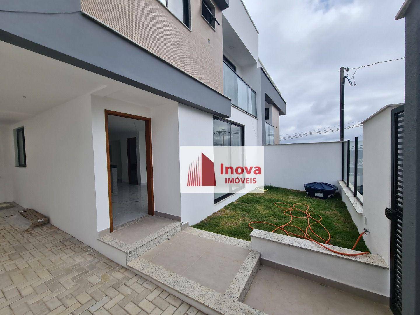 Casa à venda com 3 quartos, 150m² - Foto 1