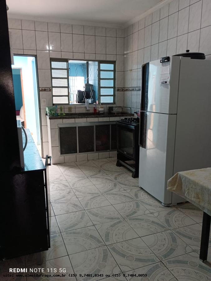 Casa à venda com 3 quartos, 100m² - Foto 4