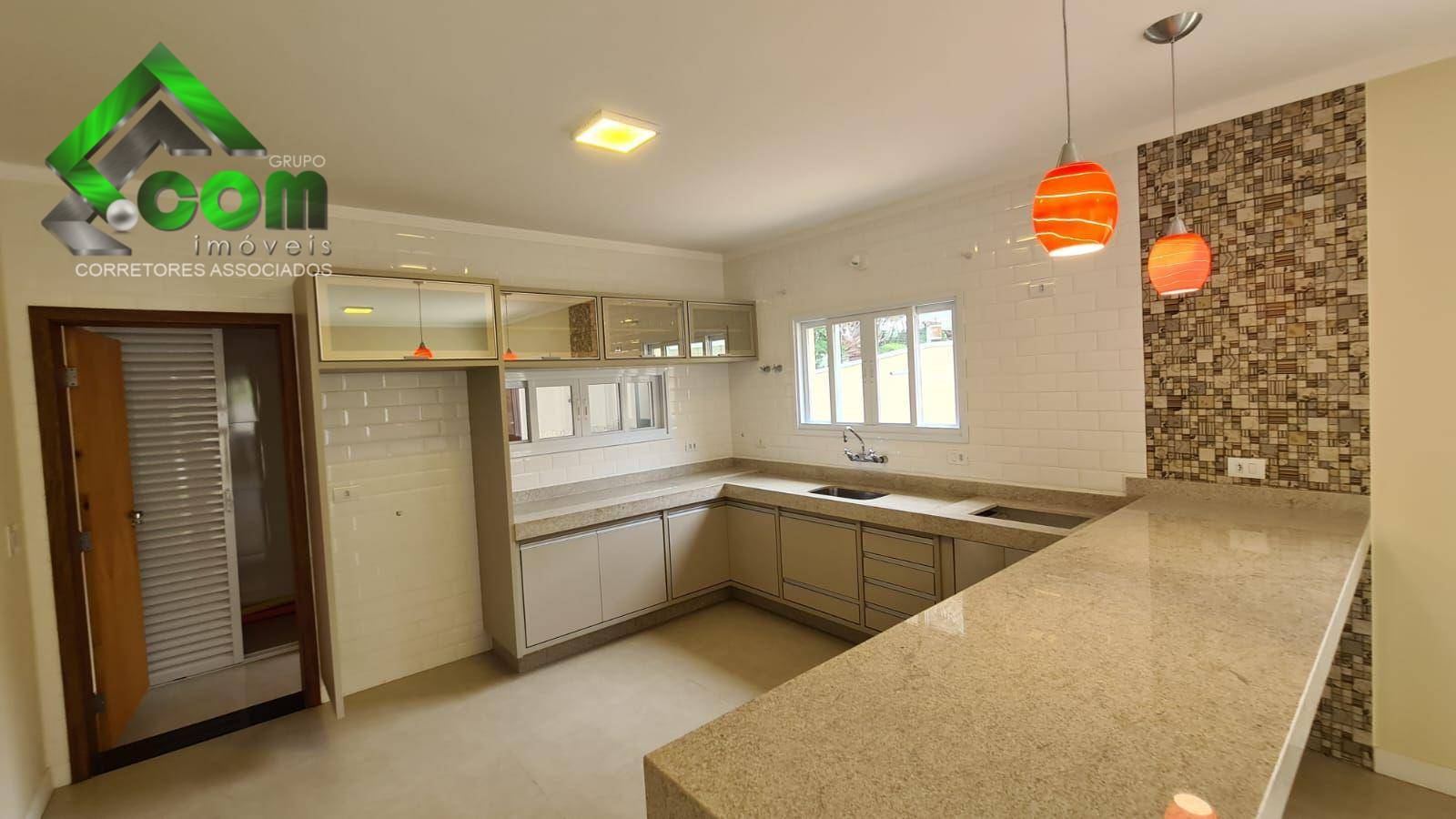 Casa à venda com 3 quartos, 323m² - Foto 10