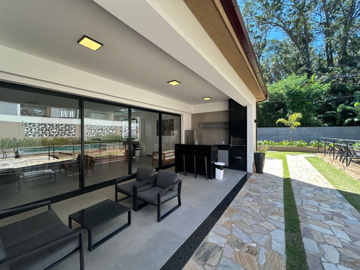 Apartamento à venda com 2 quartos, 62m² - Foto 13