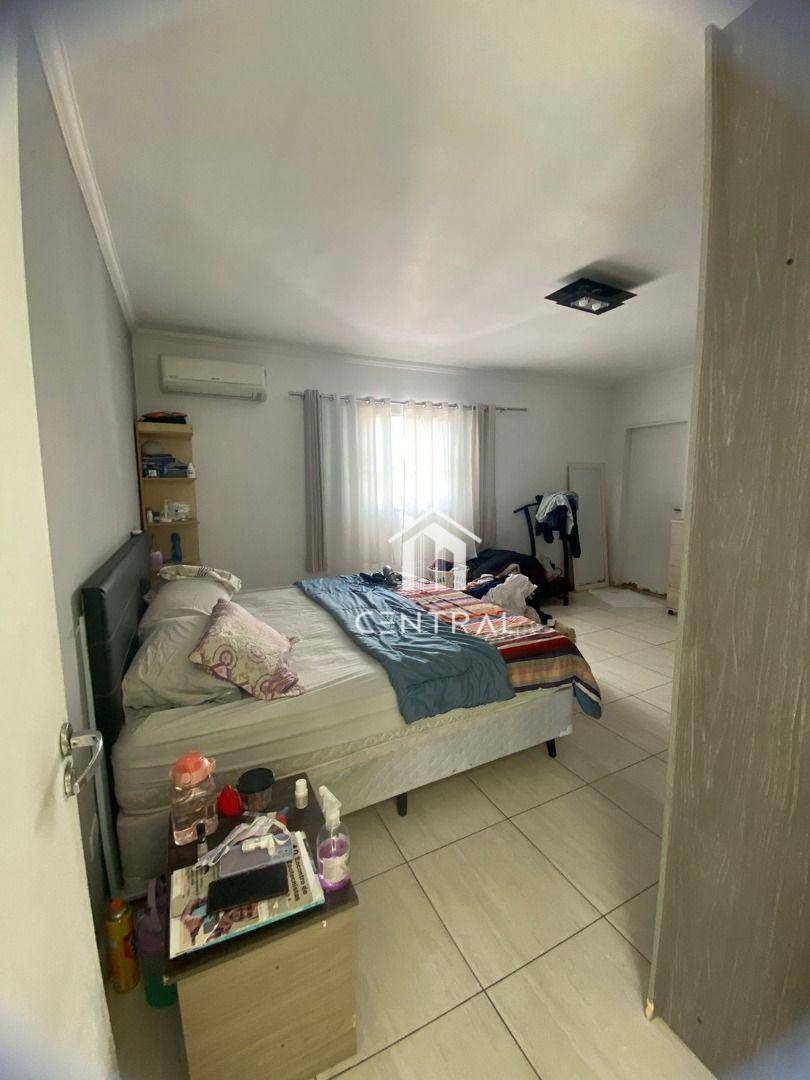 Sobrado à venda com 5 quartos, 200m² - Foto 14