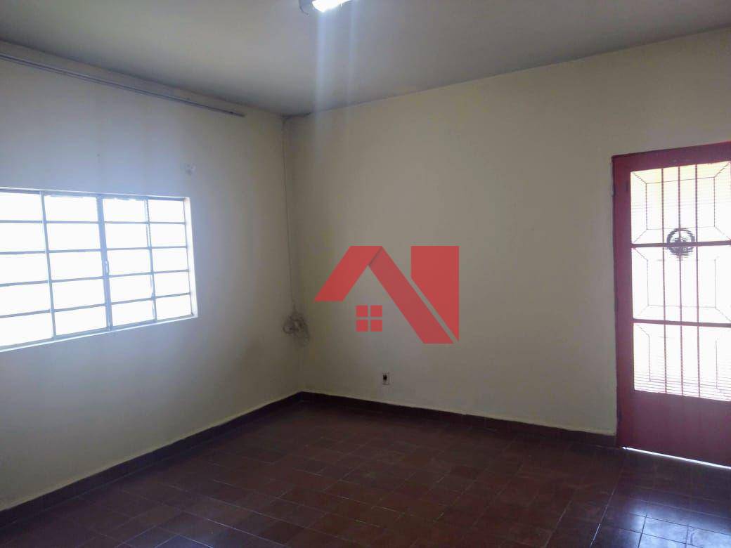 Casa para alugar com 6 quartos, 350m² - Foto 12