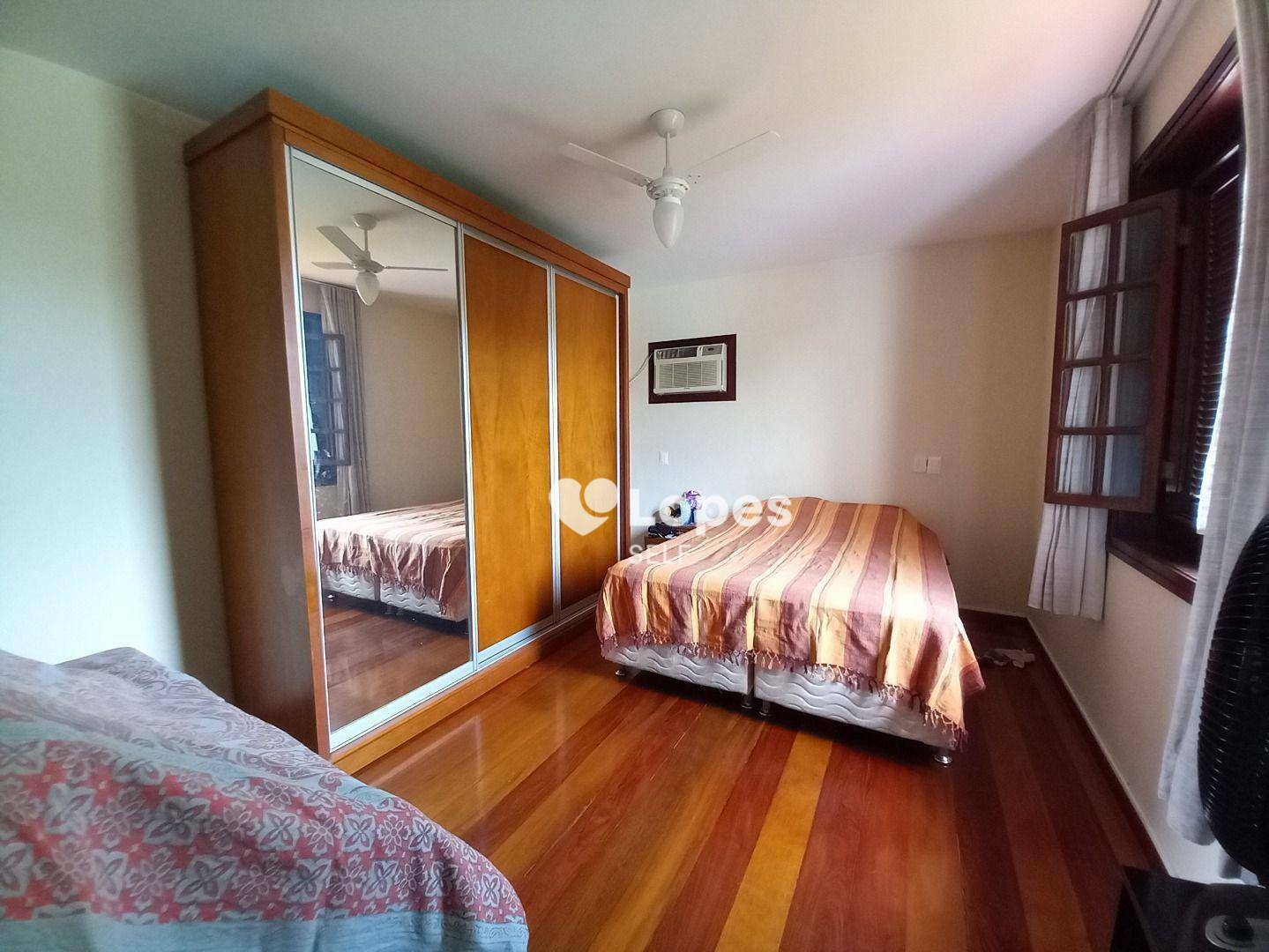 Casa à venda com 4 quartos, 300m² - Foto 14