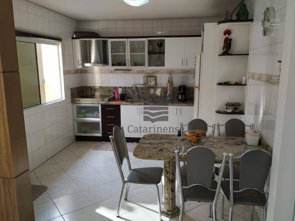 Casa à venda com 4 quartos, 220m² - Foto 8