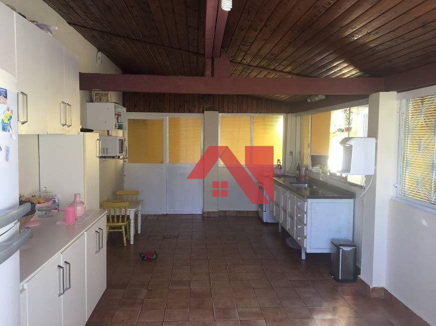 Casa à venda com 3 quartos, 235m² - Foto 8