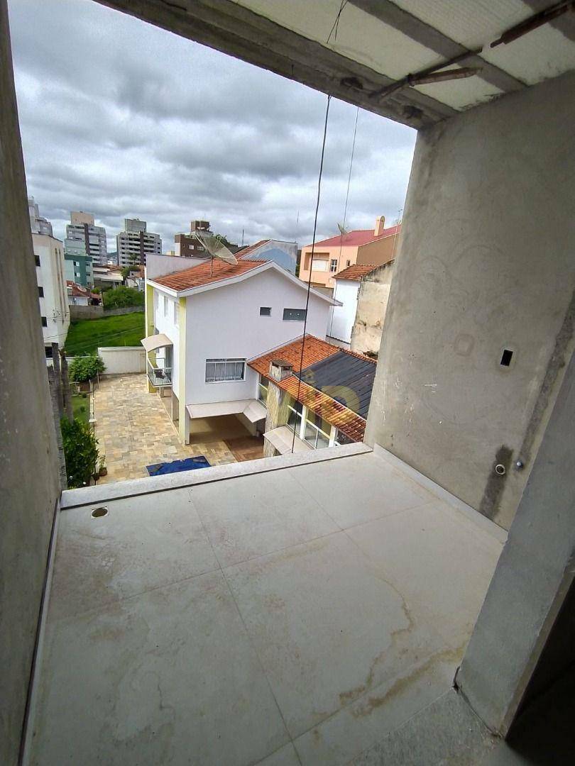 Apartamento à venda com 3 quartos, 90m² - Foto 4