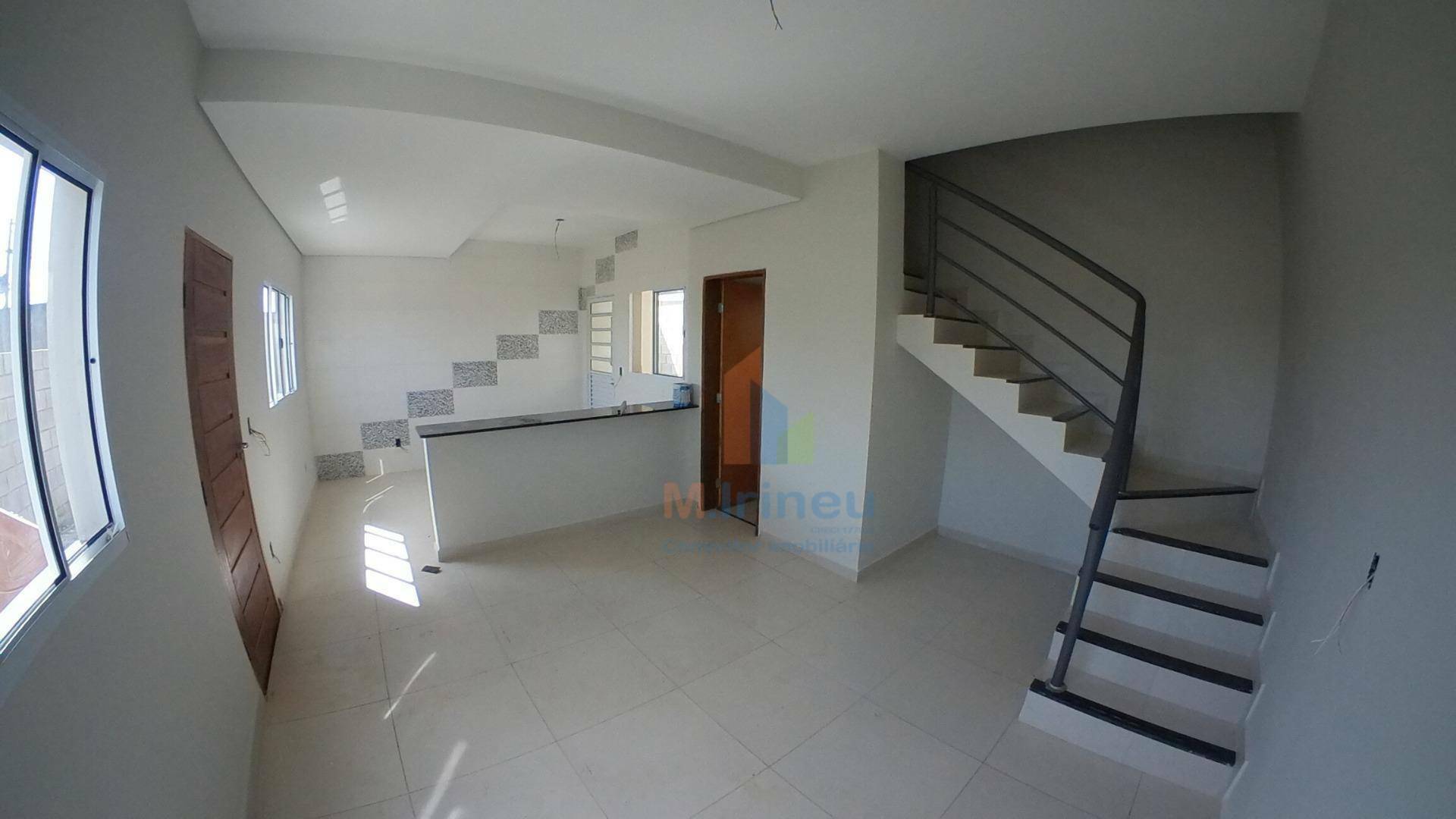 Casa à venda com 2 quartos, 70m² - Foto 2