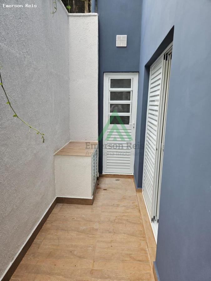 Casa à venda com 2 quartos, 102m² - Foto 2