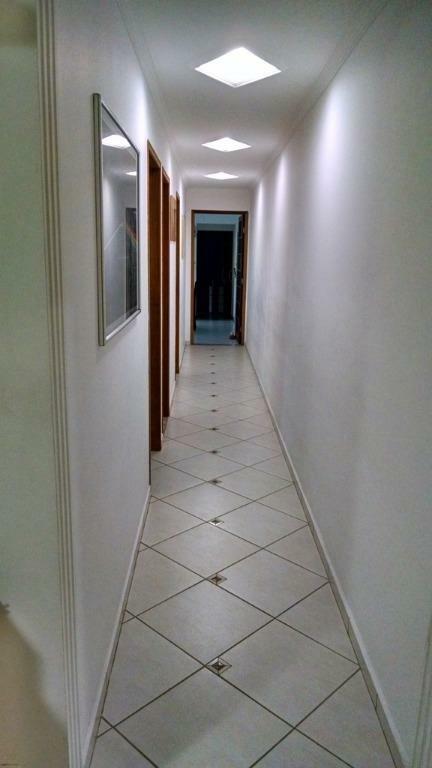 Casa à venda com 3 quartos, 200m² - Foto 8