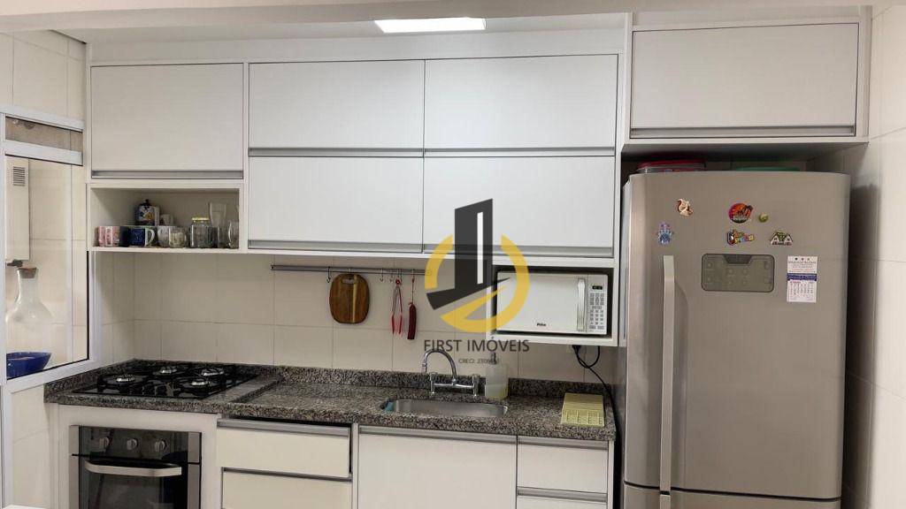 Apartamento à venda com 2 quartos, 71m² - Foto 2