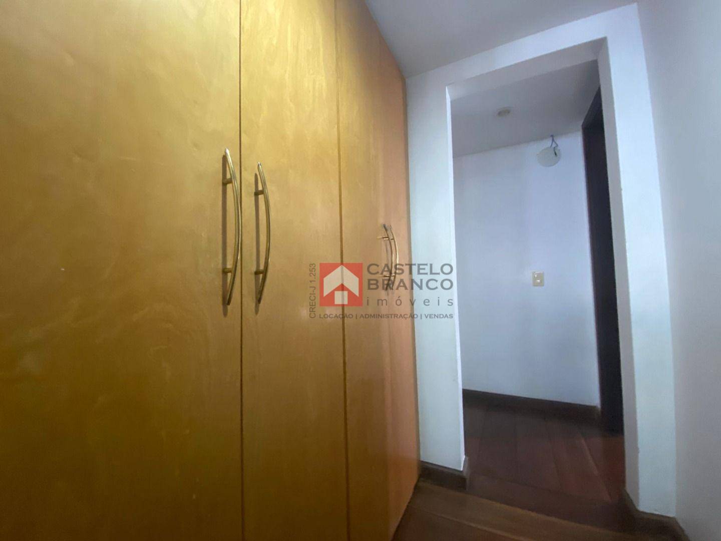 Apartamento à venda com 4 quartos, 225m² - Foto 20